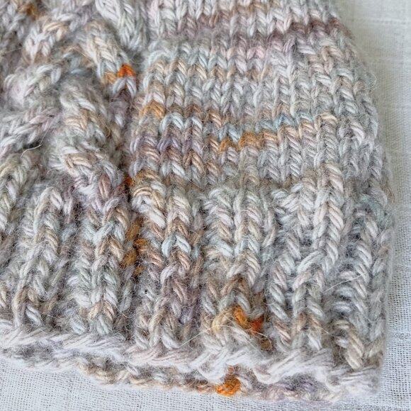 Handmade 🇨🇦 NWOT Hand Knit Alpaca Cable Toque - Picture 2 of 4